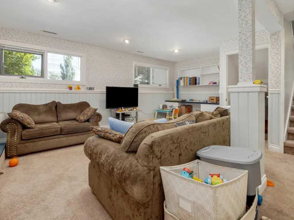 106 Ojibwa Place W Lethbridge AB T1K 5T5