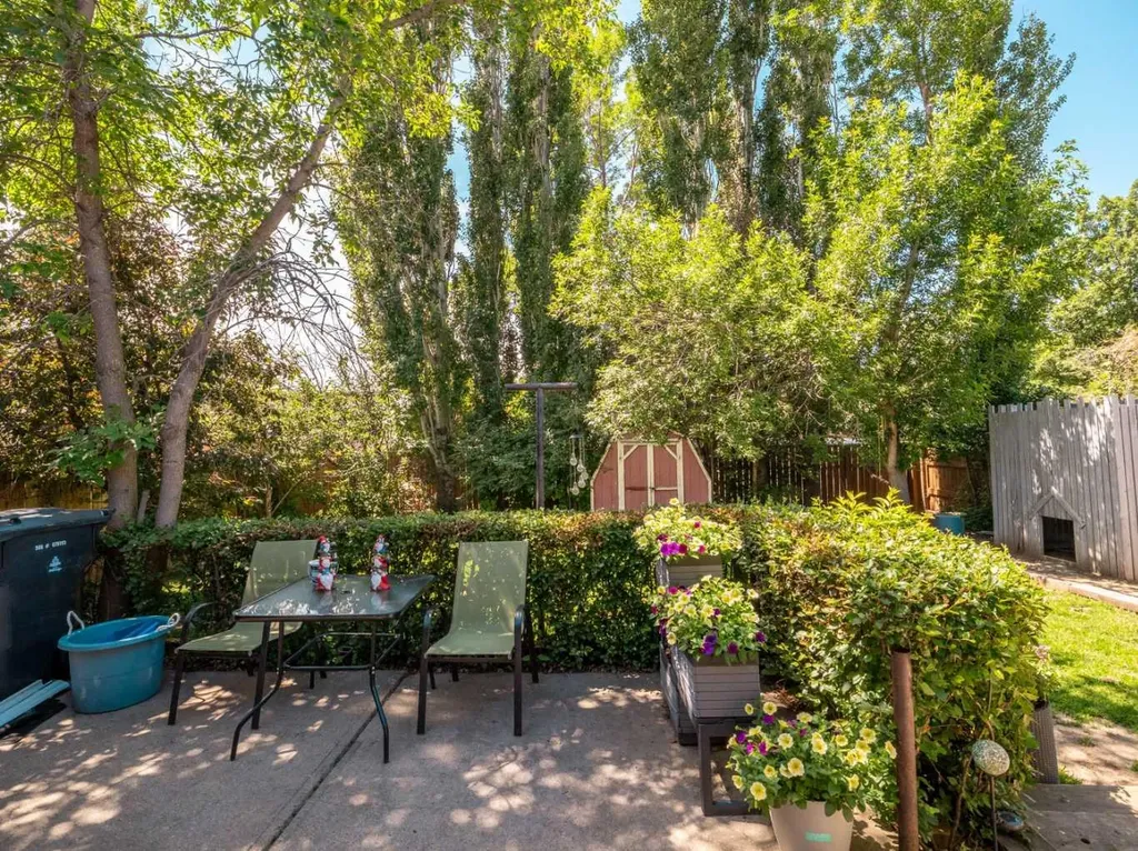 106 Ojibwa Place W Lethbridge AB T1K 5T5