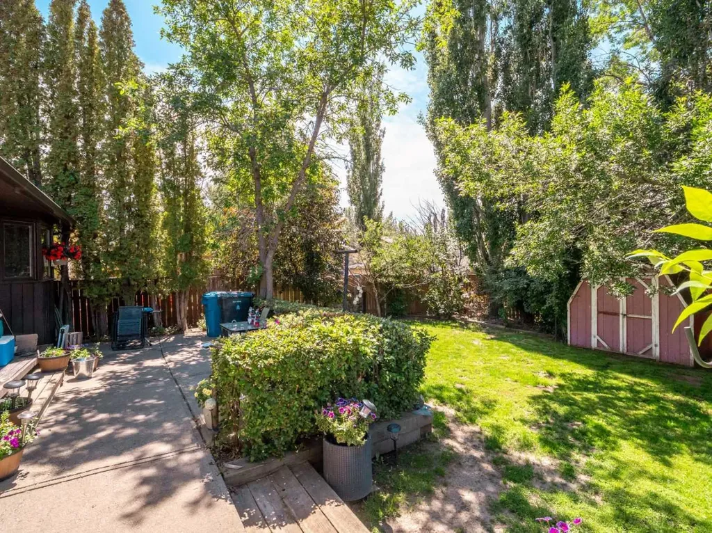 106 Ojibwa Place W Lethbridge AB T1K 5T5