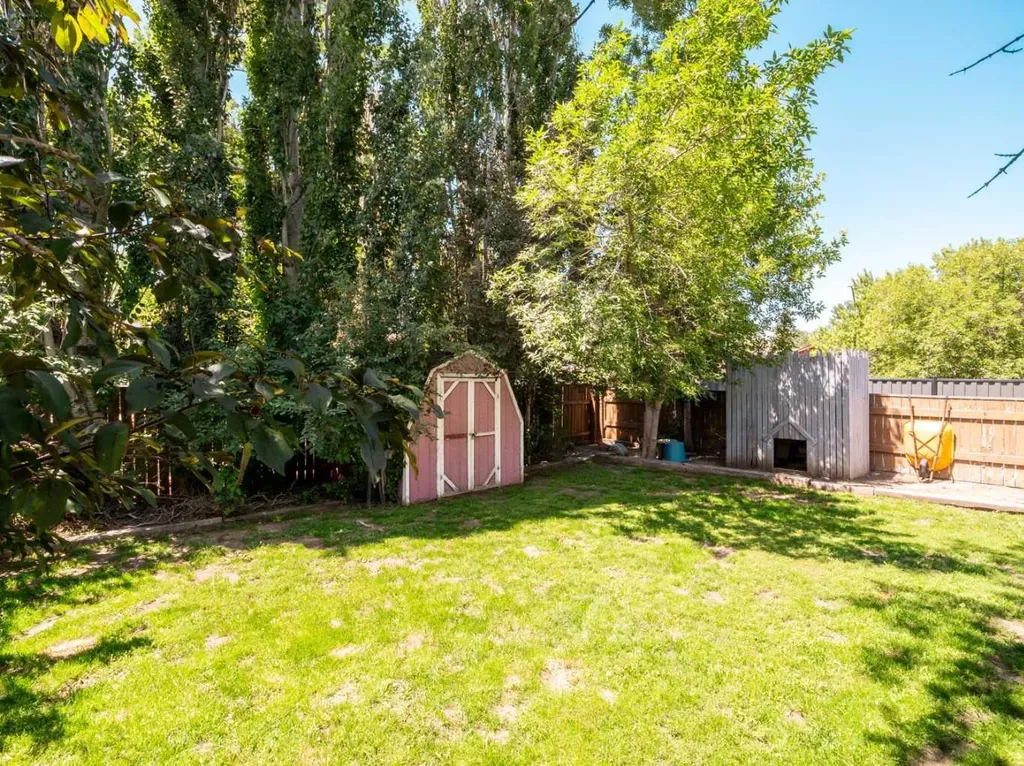 106 Ojibwa Place W Lethbridge AB T1K 5T5