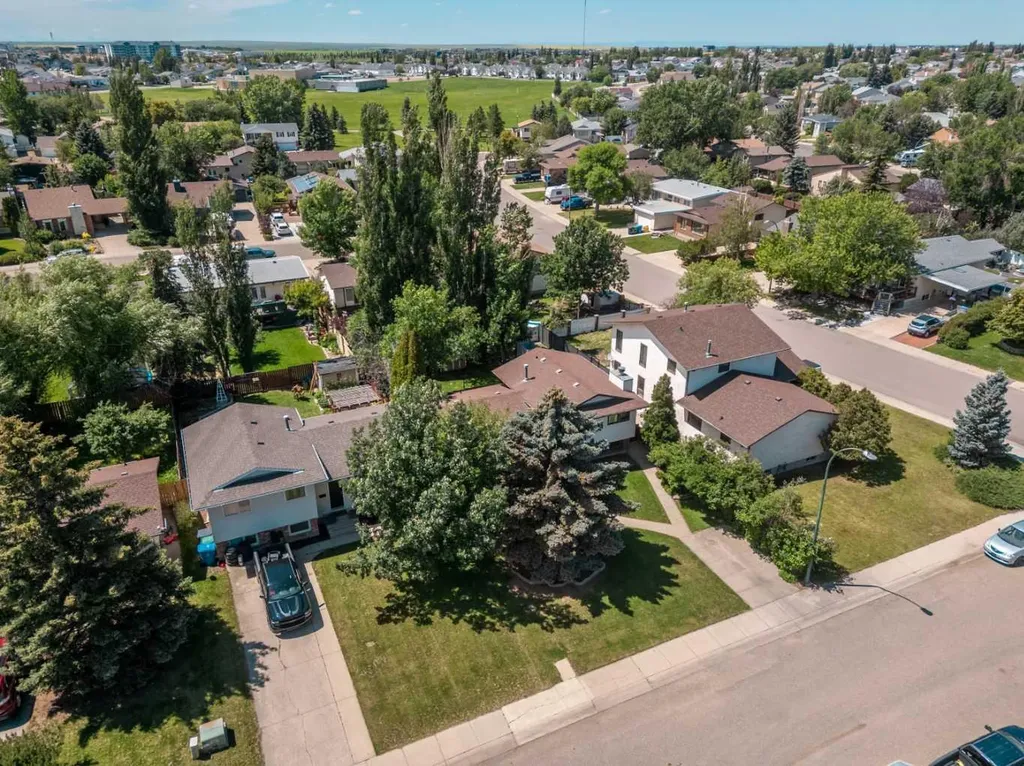 106 Ojibwa Place W Lethbridge AB T1K 5T5