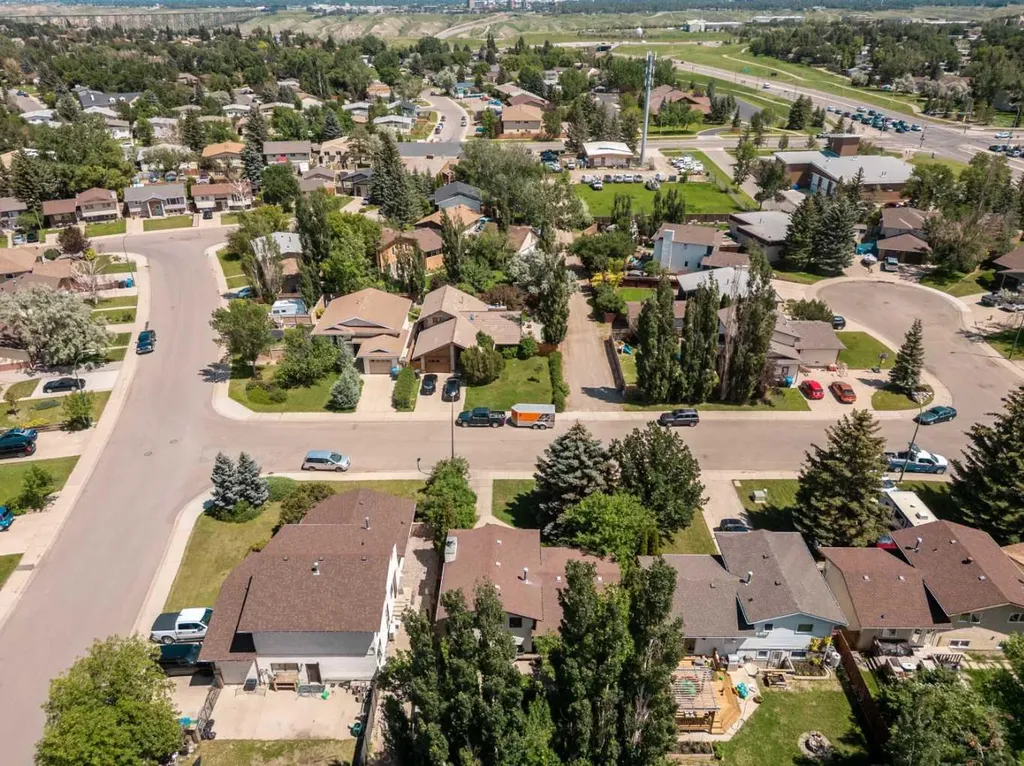 106 Ojibwa Place W Lethbridge AB T1K 5T5