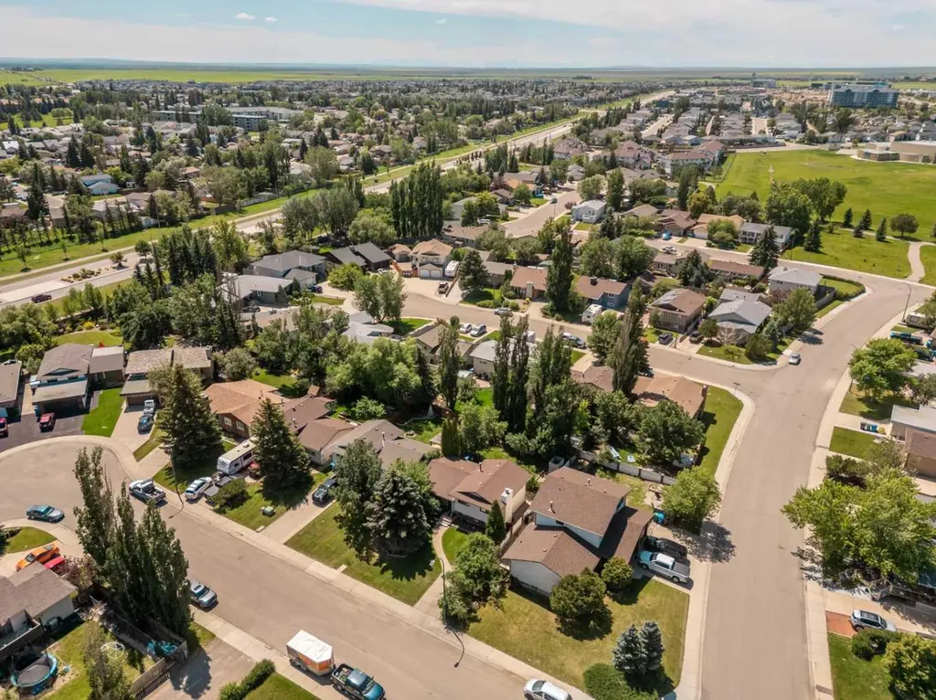 106 Ojibwa Place W Lethbridge AB T1K 5T5