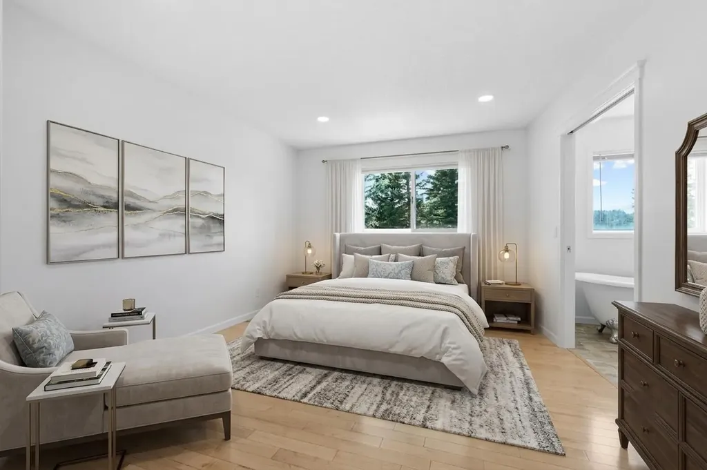88 Sandringham Close NW Calgary AB T3K 3X1