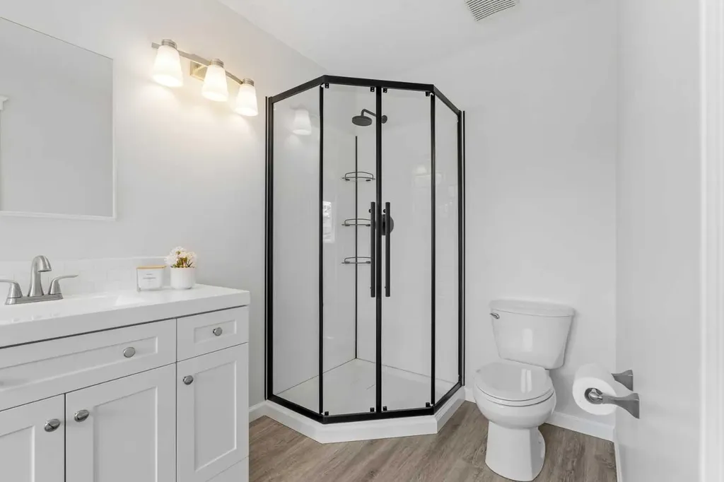 88 Sandringham Close NW Calgary AB T3K 3X1