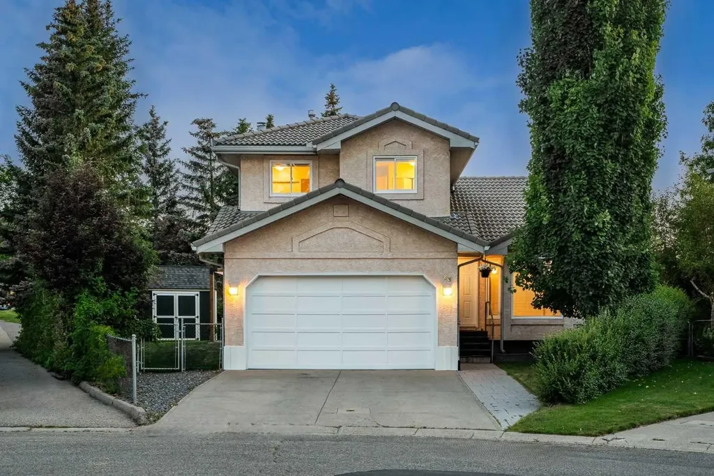 88 Sandringham Close NW Calgary AB T3K 3X1