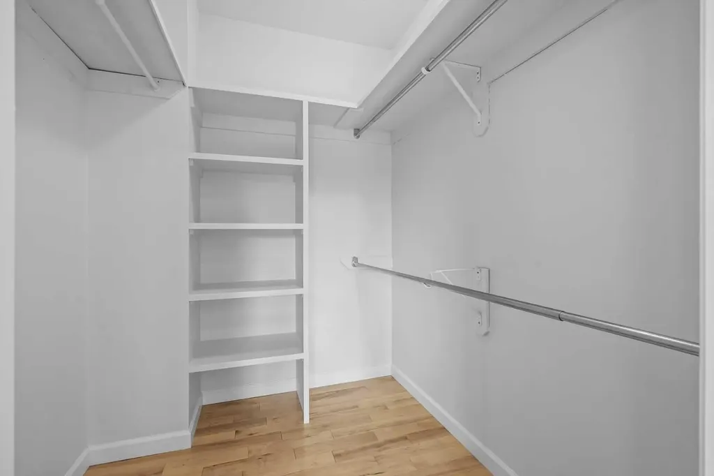 88 Sandringham Close NW Calgary AB T3K 3X1