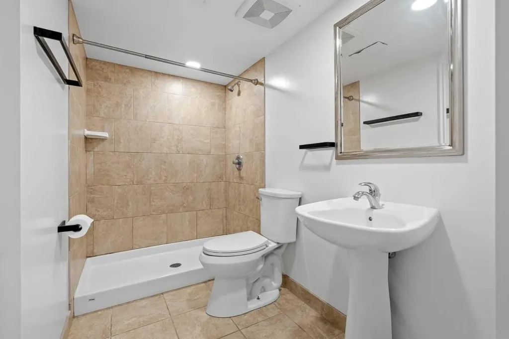 88 Sandringham Close NW Calgary AB T3K 3X1