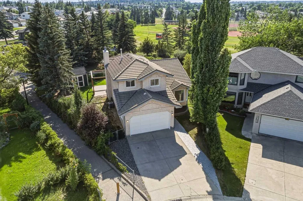 88 Sandringham Close NW Calgary AB T3K 3X1