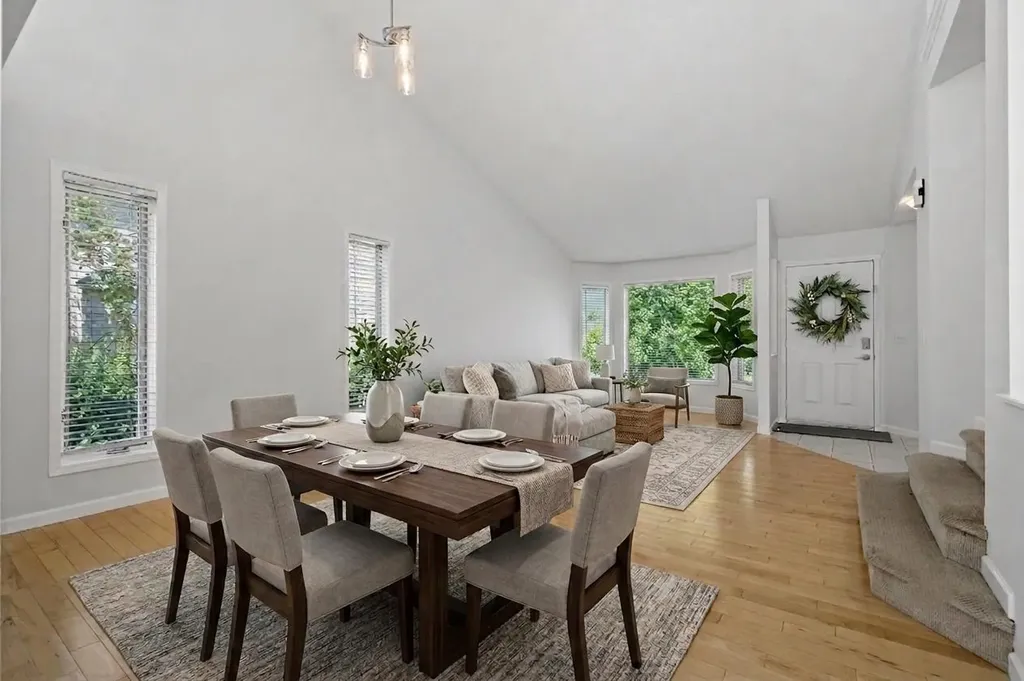 88 Sandringham Close NW Calgary AB T3K 3X1