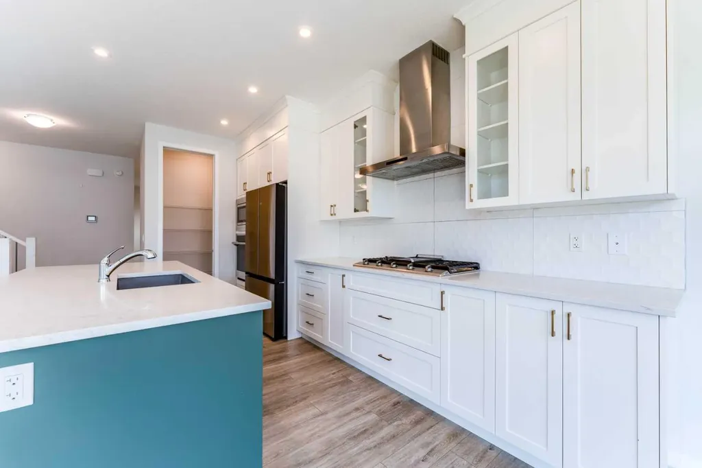 16 West Grove Link SW Calgary AB T3H 6E3