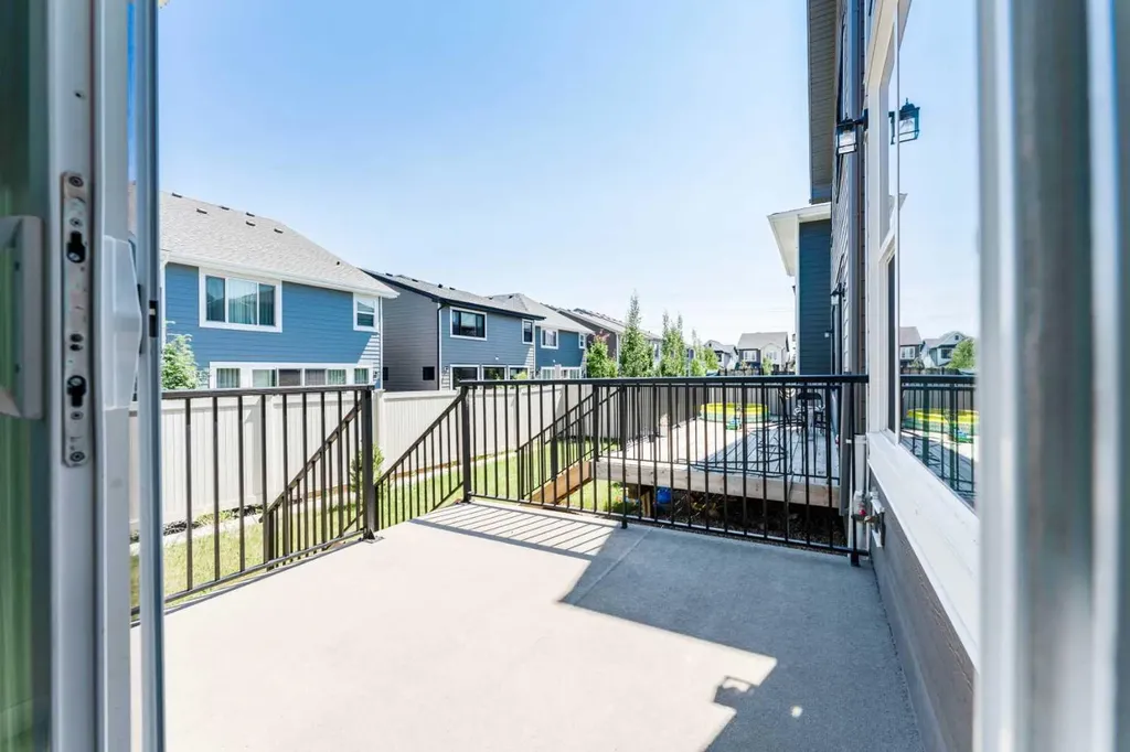 16 West Grove Link SW Calgary AB T3H 6E3