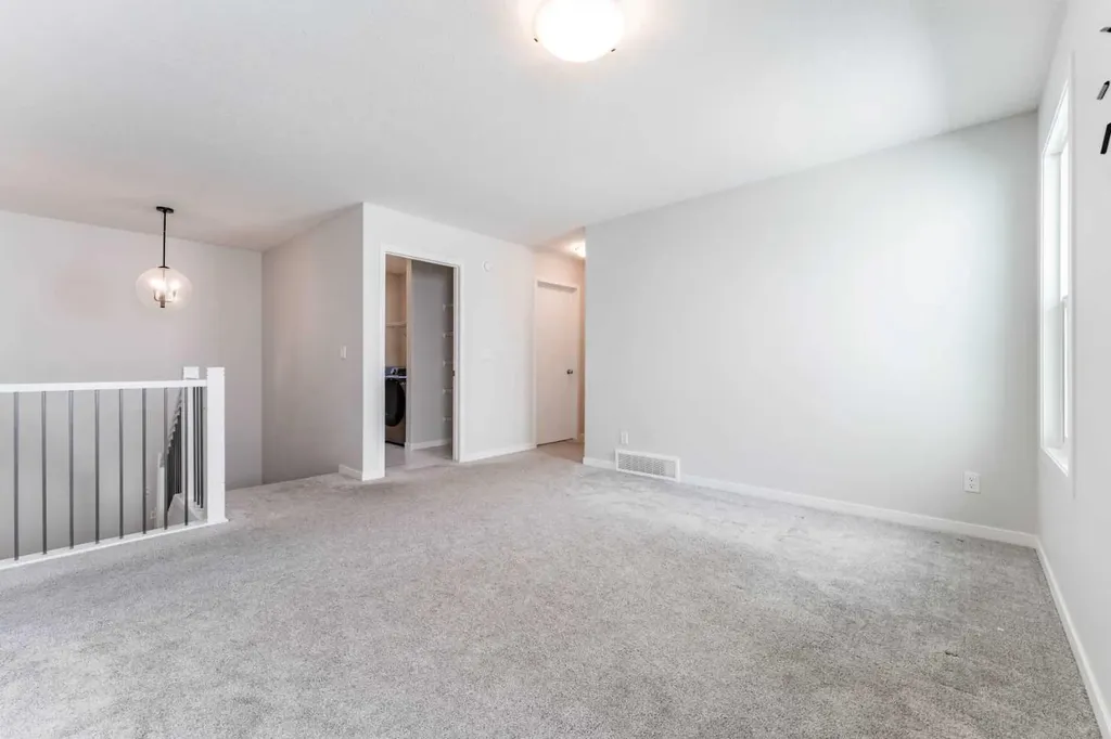 16 West Grove Link SW Calgary AB T3H 6E3