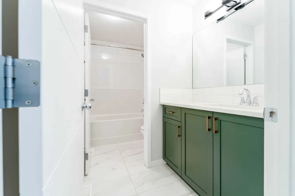 16 West Grove Link SW Calgary AB T3H 6E3