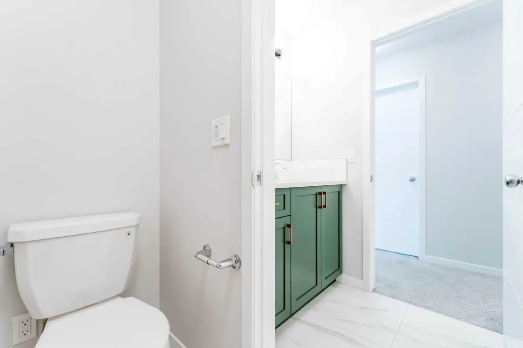 16 West Grove Link SW Calgary AB T3H 6E3