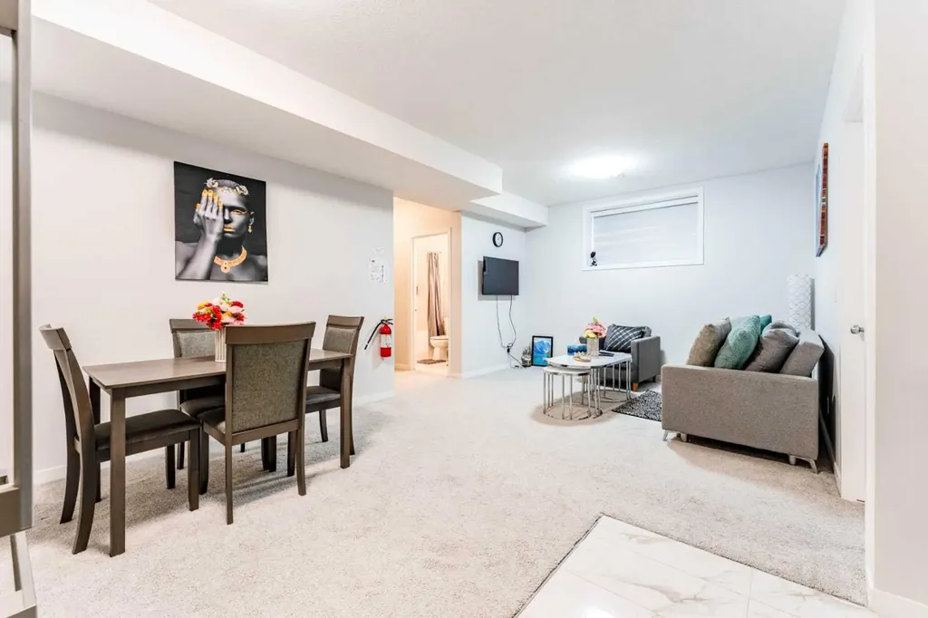 16 West Grove Link SW Calgary AB T3H 6E3