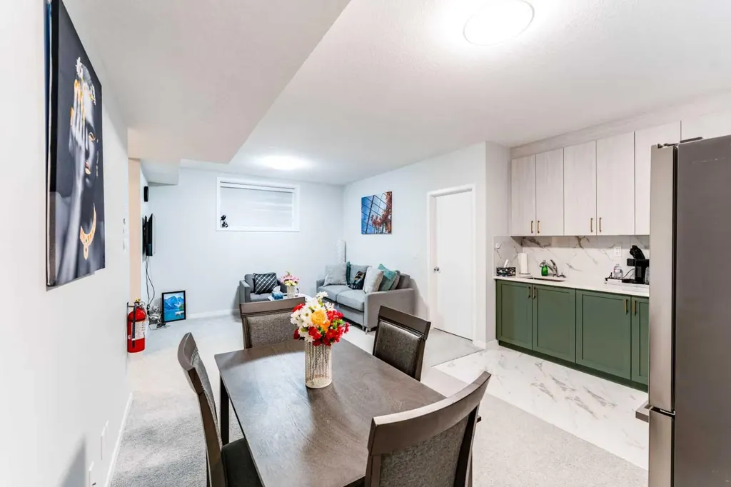 16 West Grove Link SW Calgary AB T3H 6E3