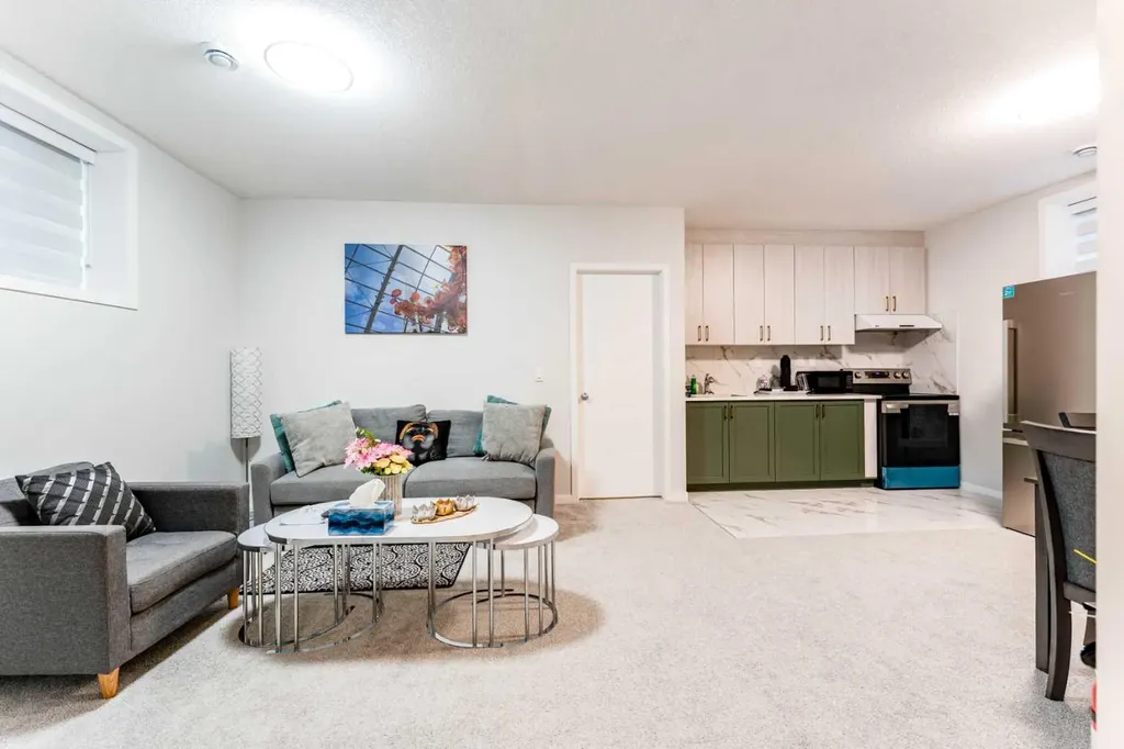 16 West Grove Link SW Calgary AB T3H 6E3