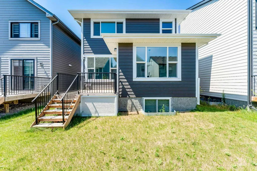 16 West Grove Link SW Calgary AB T3H 6E3