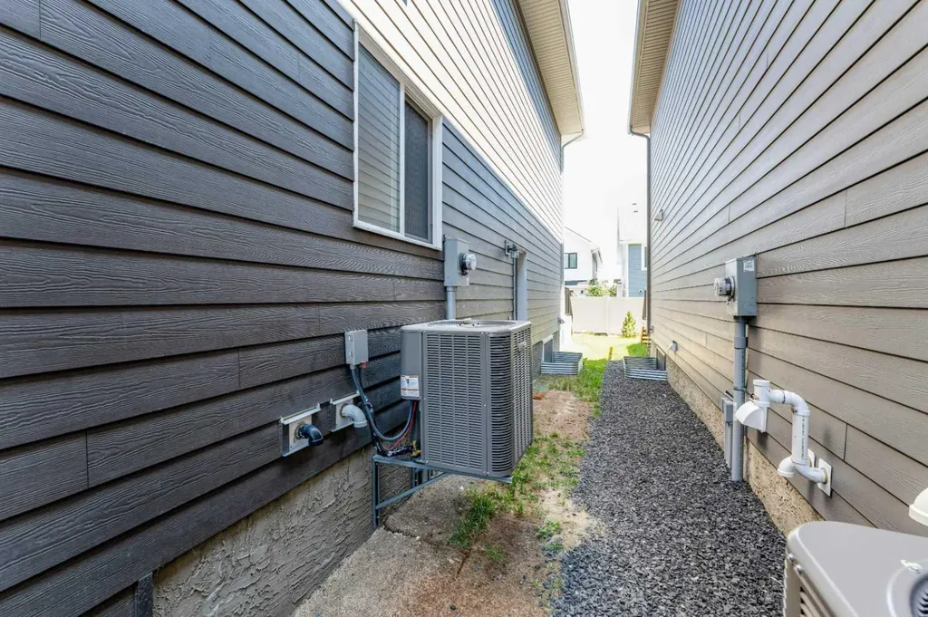 16 West Grove Link SW Calgary AB T3H 6E3