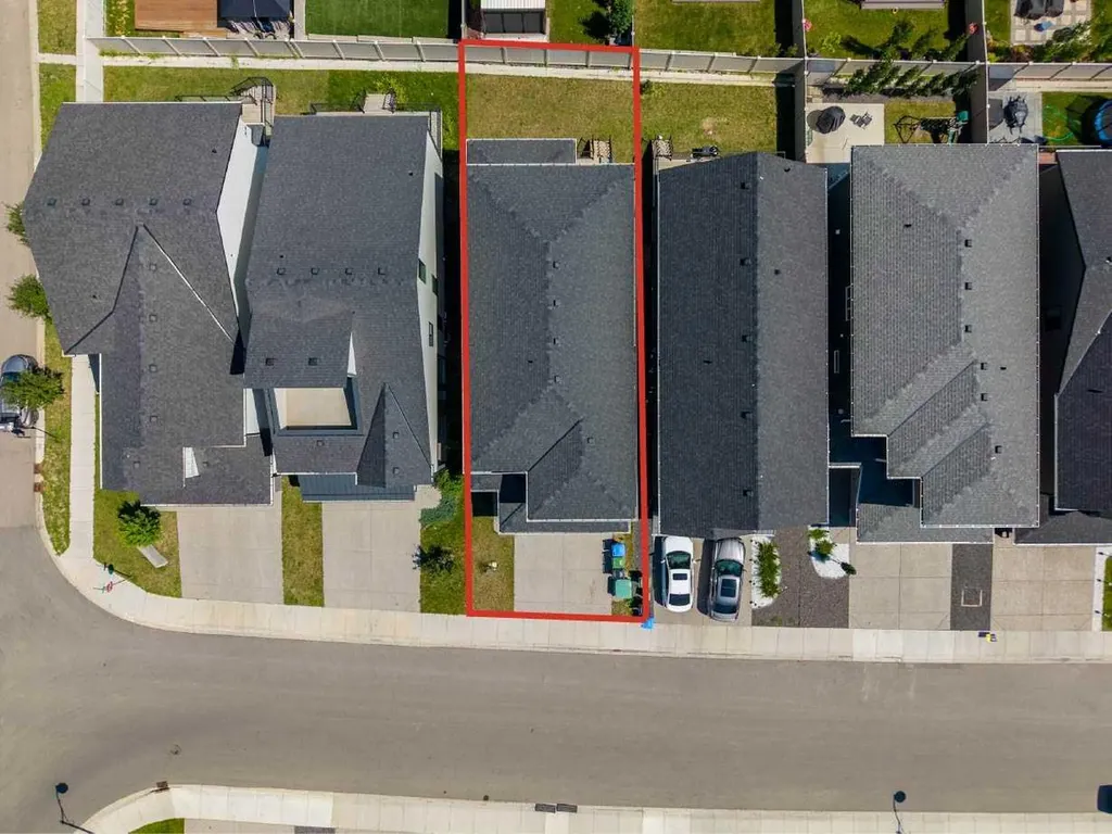 16 West Grove Link SW Calgary AB T3H 6E3