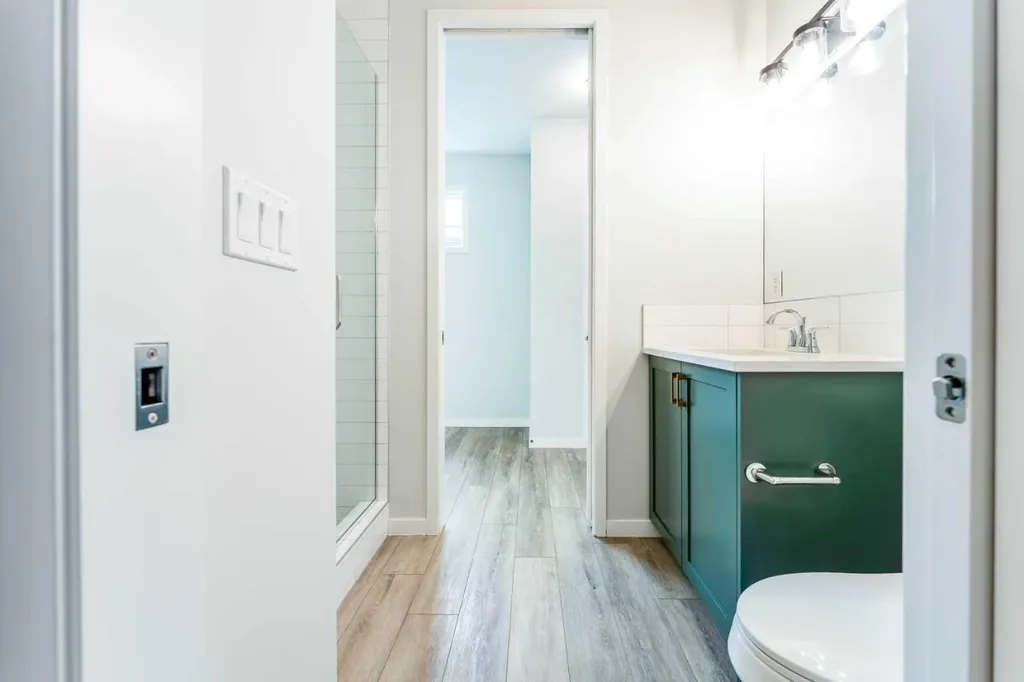 16 West Grove Link SW Calgary AB T3H 6E3
