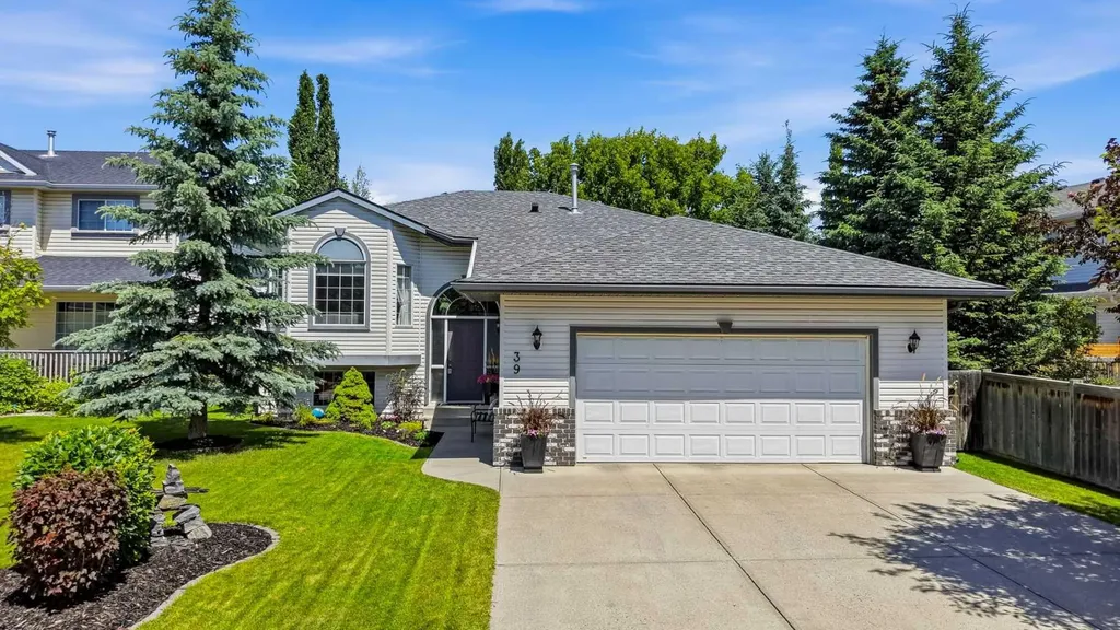39 West Terrace Crescent Cochrane AB T4C 1R7