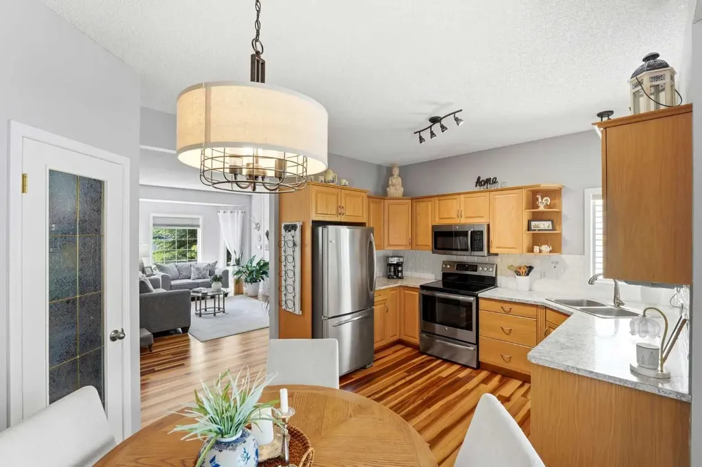 39 West Terrace Crescent Cochrane AB T4C 1R7