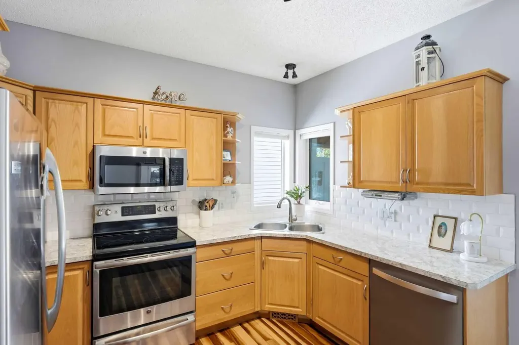 39 West Terrace Crescent Cochrane AB T4C 1R7