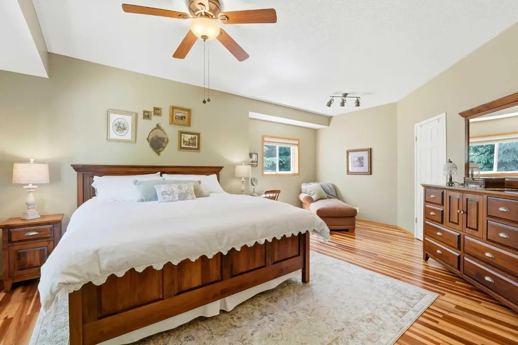 39 West Terrace Crescent Cochrane AB T4C 1R7