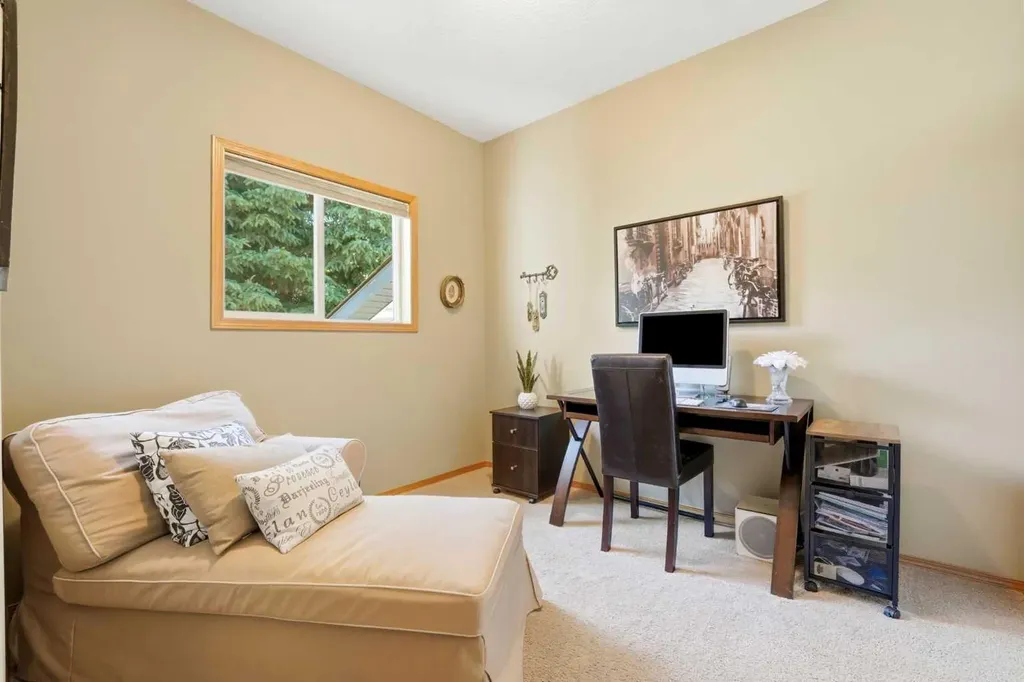 39 West Terrace Crescent Cochrane AB T4C 1R7