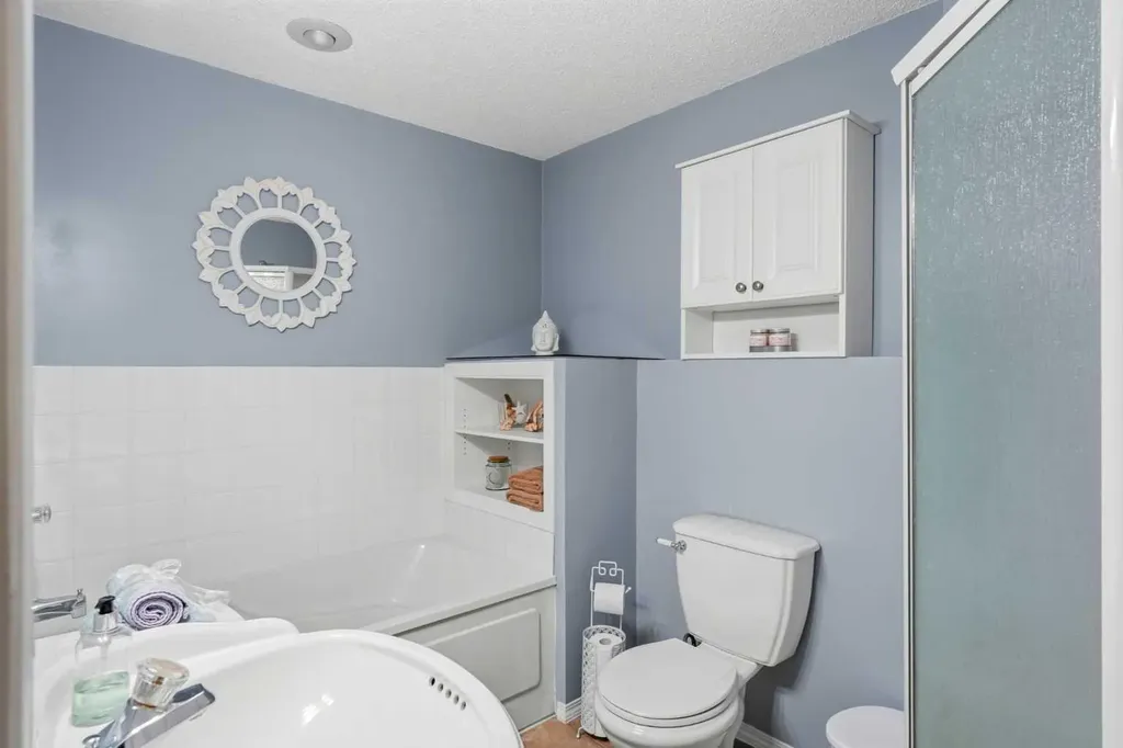 39 West Terrace Crescent Cochrane AB T4C 1R7