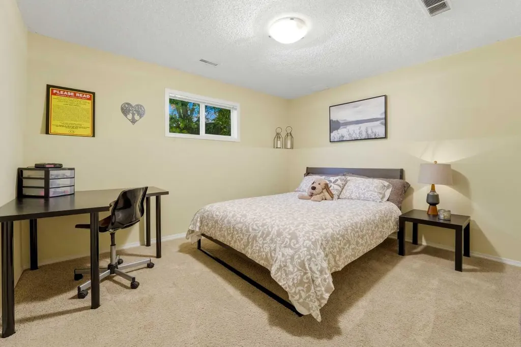 39 West Terrace Crescent Cochrane AB T4C 1R7
