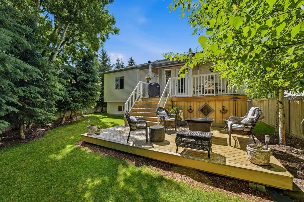 39 West Terrace Crescent Cochrane AB T4C 1R7