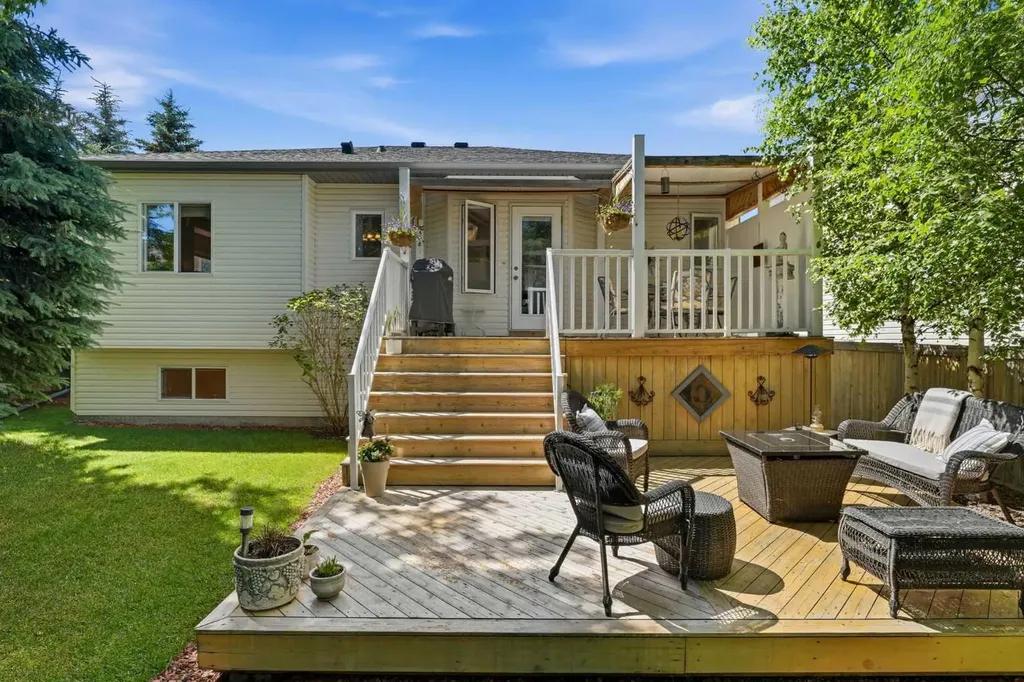 39 West Terrace Crescent Cochrane AB T4C 1R7
