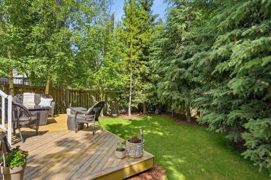 39 West Terrace Crescent Cochrane AB T4C 1R7