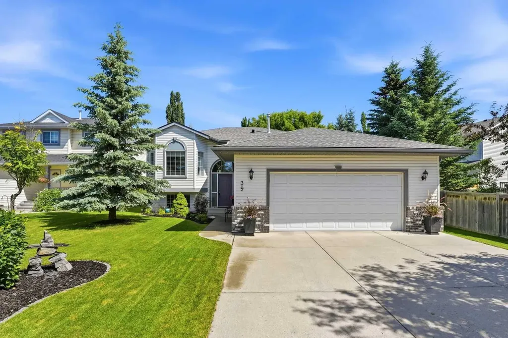 39 West Terrace Crescent Cochrane AB T4C 1R7