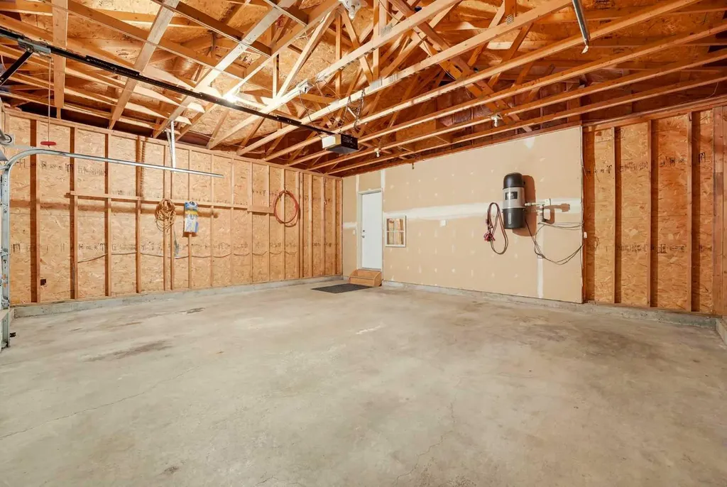 39 West Terrace Crescent Cochrane AB T4C 1R7