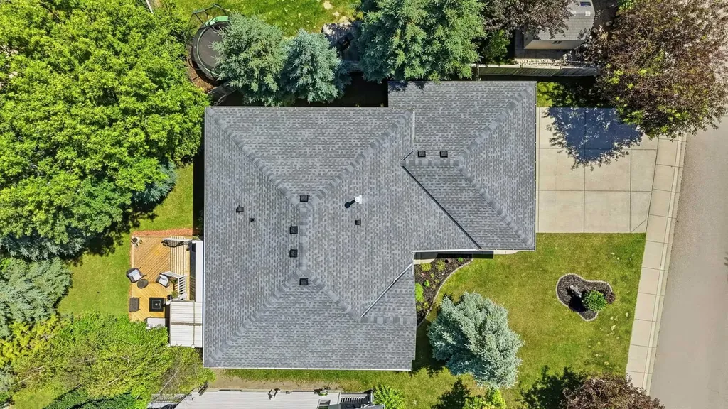 39 West Terrace Crescent Cochrane AB T4C 1R7