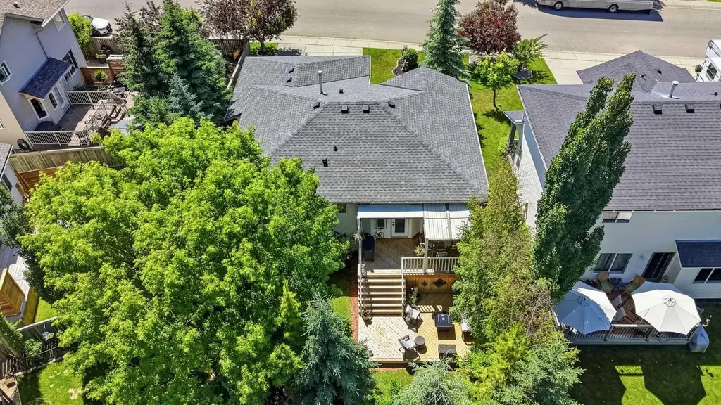 39 West Terrace Crescent Cochrane AB T4C 1R7