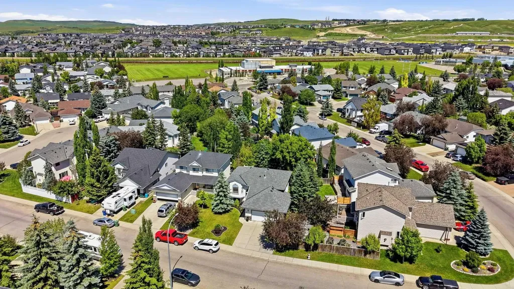 39 West Terrace Crescent Cochrane AB T4C 1R7