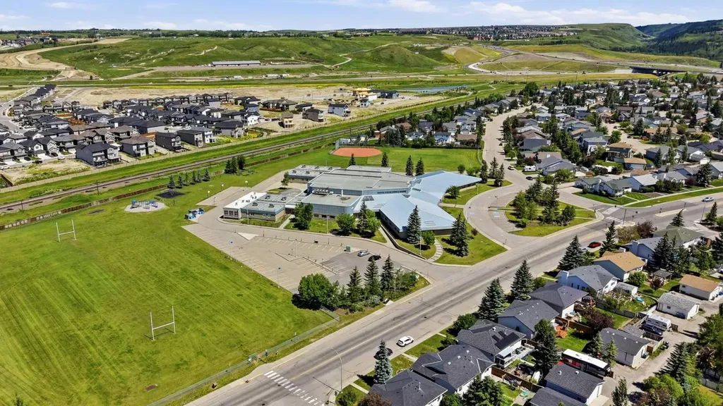 39 West Terrace Crescent Cochrane AB T4C 1R7