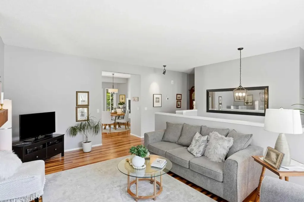 39 West Terrace Crescent Cochrane AB T4C 1R7