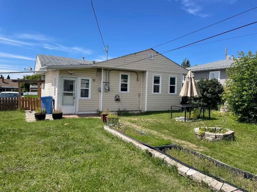 10705 111 Street Fairview AB T0H 1L0