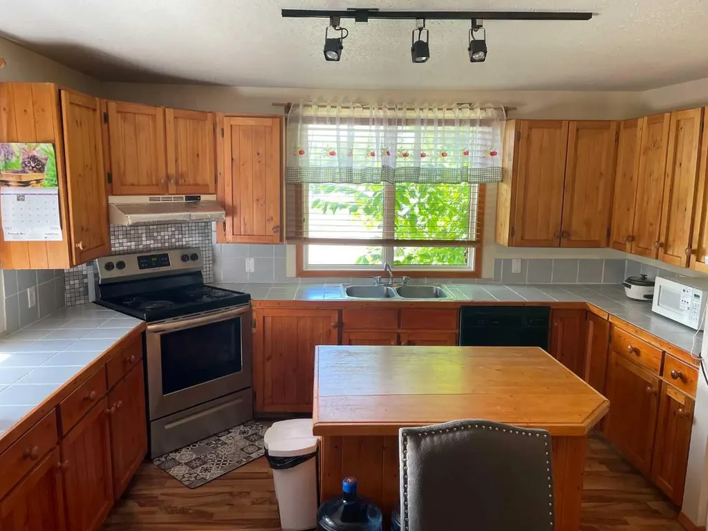 10705 111 Street Fairview AB T0H 1L0