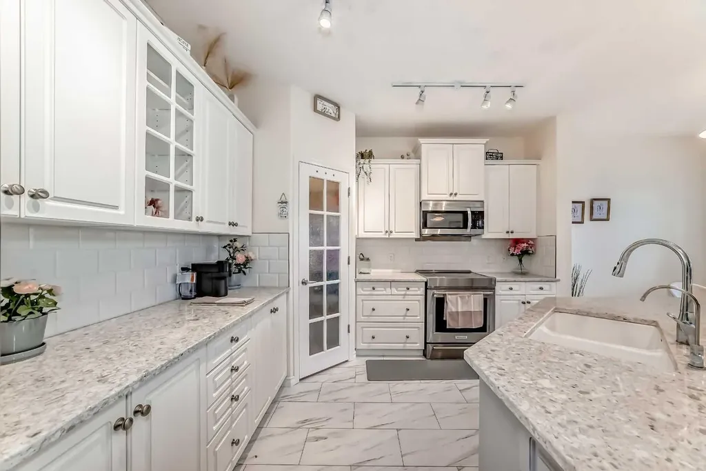 82 Mt Gibraltar Heights SE Calgary AB T2Z 3R3