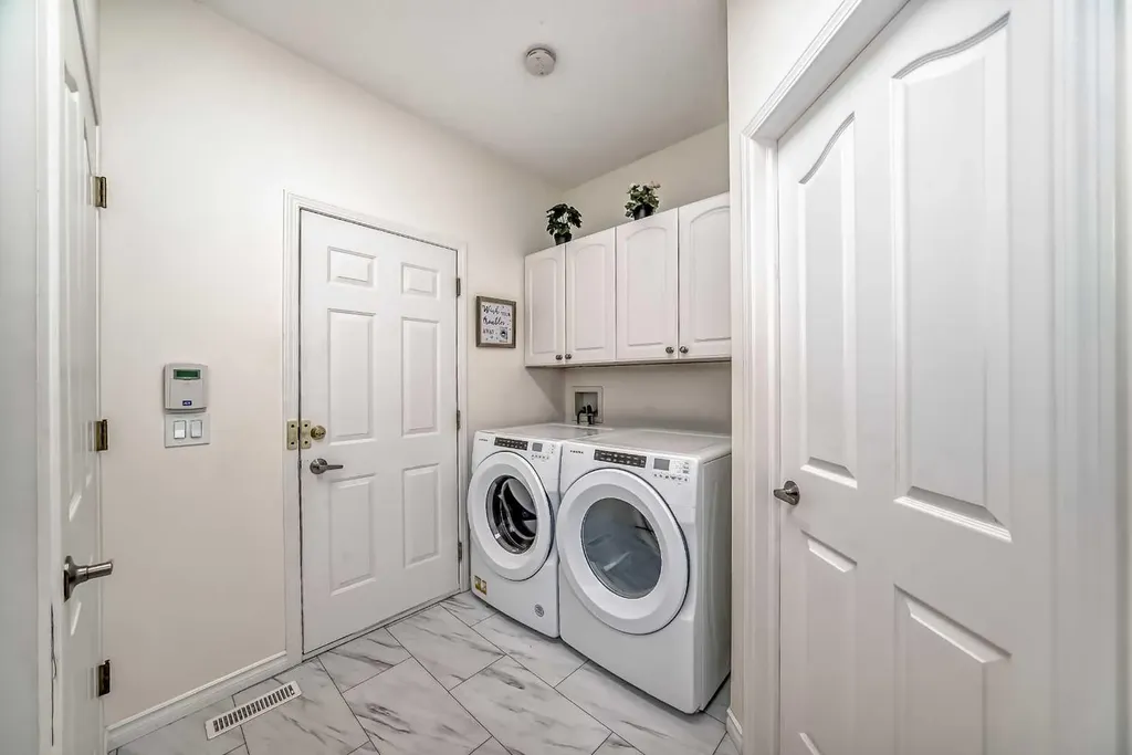 82 Mt Gibraltar Heights SE Calgary AB T2Z 3R3