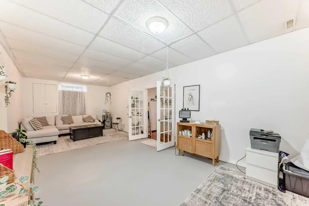 82 Mt Gibraltar Heights SE Calgary AB T2Z 3R3