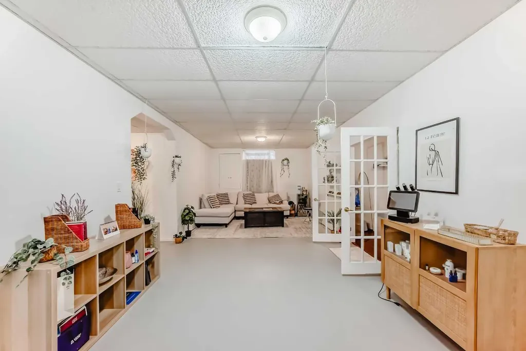 82 Mt Gibraltar Heights SE Calgary AB T2Z 3R3