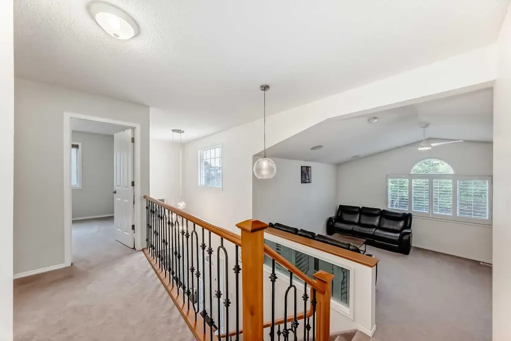 82 Mt Gibraltar Heights SE Calgary AB T2Z 3R3